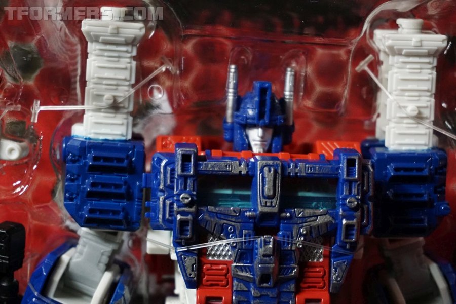 Unboxing Siege Ultra Magnus Leader  (11 of 29)